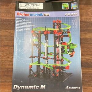Dynamic M Red and Green Building Set